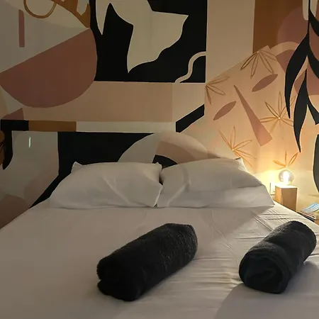 Bel Duck, Centre, Sevres *