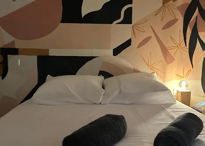 Bel Duck, Centre, Sevres *