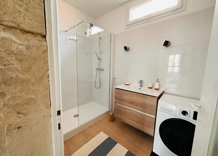 Bel Duck, Centre, Sevres *