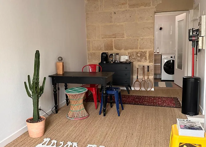 Bel Duck, Centre, Sevres *